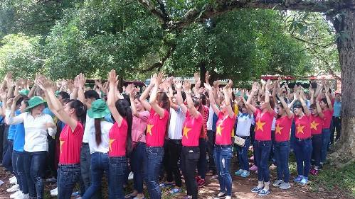 Gần 300 Thanh niên công nhân của Tỉnh Bình Phước được tập huấn kỹ năng thực hành xã hội tại Khu di tích lịch sử Tà Thiết, Lộc Ninh, Bình Phước